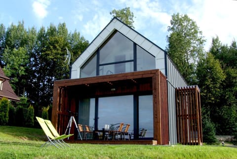 Property building, Patio, Day, Garden, sunbed