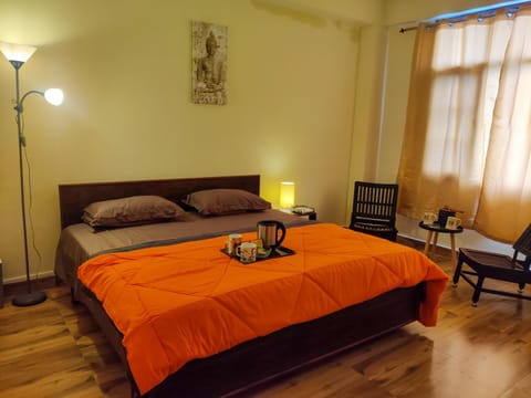 Property building, Bed, Natural landscape, Coffee/tea facilities, View (from property/room), Balcony/Terrace, Balcony/Terrace, Photo of the whole room, Bedroom, locker