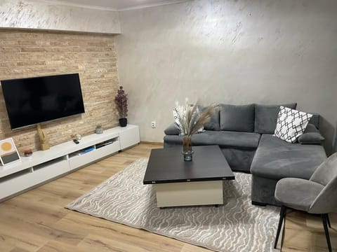 Communal lounge/ TV room, TV and multimedia, Kitchen or kitchenette, Living room, Seating area, Evening entertainment, kitchen