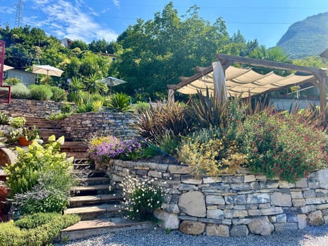 Il Mallo Verde - Lake Como B&B Bed and Breakfast in Mandello del Lario