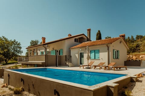 Property building, Pool view, Swimming pool, sunbed