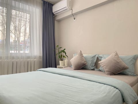 Bed, Bedroom, air conditioner