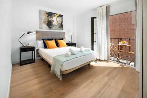 Central and Spacious Apartment with Parking on-site Apartment in Malaga