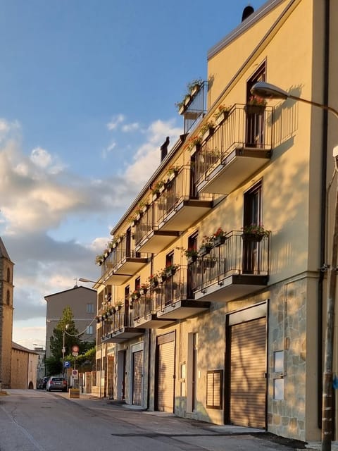 Property building, Day, Neighbourhood, Street view