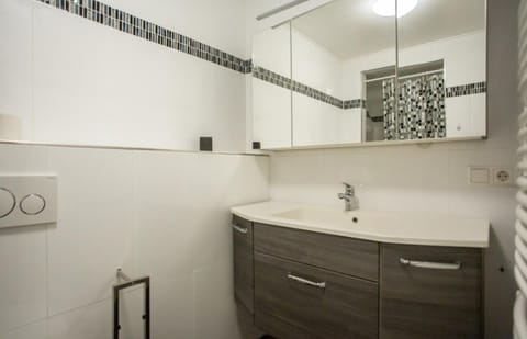 Bathroom, Decorative detail