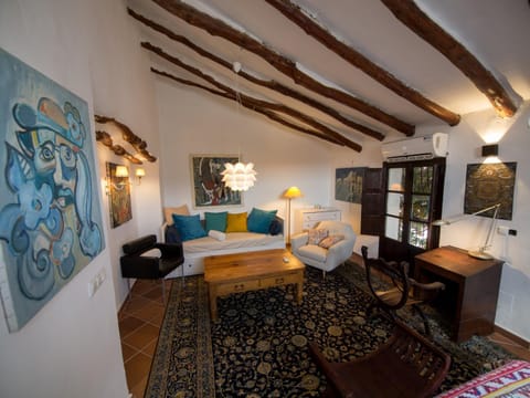 Photo of the whole room, Seating area, Garden view