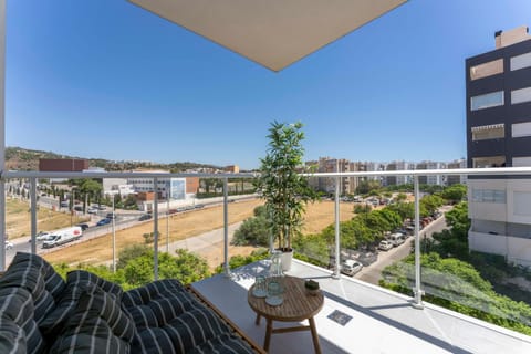 Balcony/Terrace, Mountain view, Street view