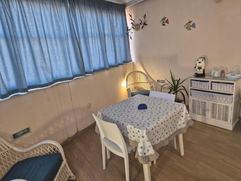 Coffee/tea facilities, Balcony/Terrace, Kitchen or kitchenette, Living room, Seating area, Dining area