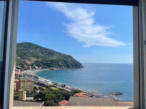 Ocean View Flat with WI-FI, AC and Elevator to Town Apartment in Levanto
