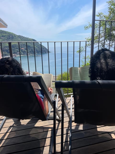 Ocean View Flat with WI-FI, AC and Elevator to Town Apartment in Levanto