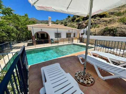 Pool view, Swimming pool, sunbed