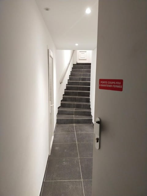 T2 de standing près du port, avec terrasse et clim Apartment in La Ciotat