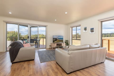 Day, Living room, Seating area