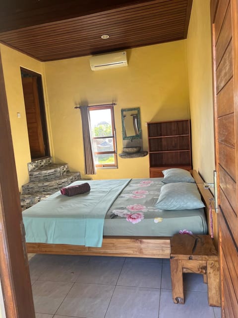 Bed, Photo of the whole room, Bedroom, towels, air conditioner