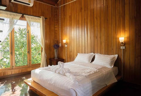 Bed, View (from property/room), Photo of the whole room, Bedroom