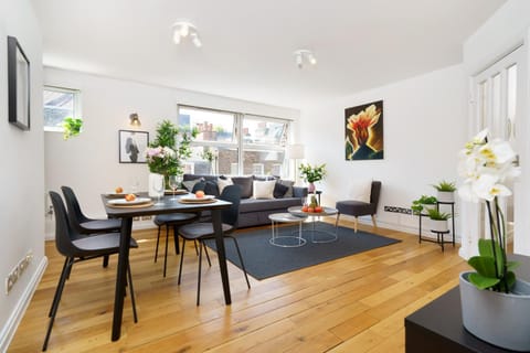 Seating area, Dining area