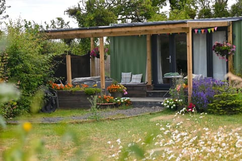 Property building, Patio, Day, Garden, Hot Tub, Garden view