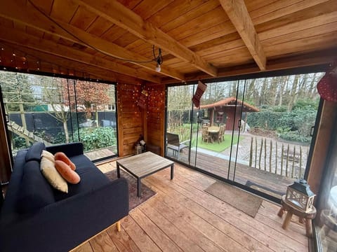 Le Petit Chalet avec hottub. Chalet in Flanders