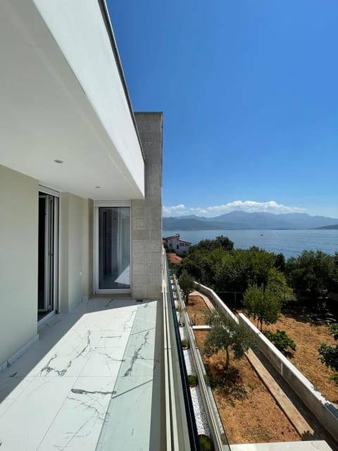 Villa Le Grand Bleu Apartment in Kotor Municipality