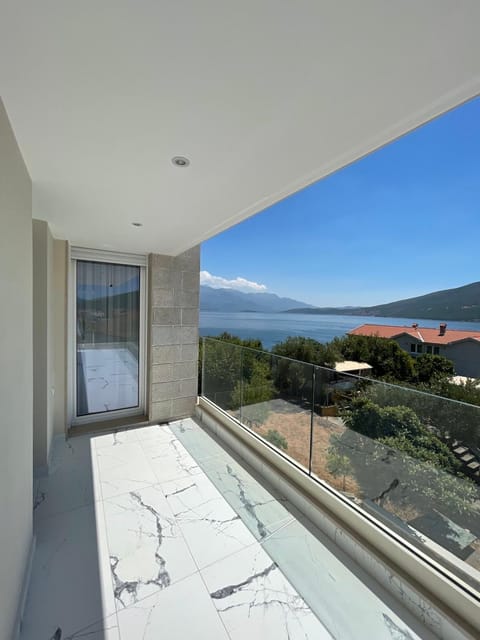Villa Le Grand Bleu Apartment in Kotor Municipality