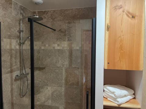 LE DOMAINE DES CYGNES Nature lodge in Brittany