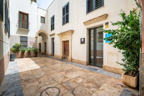 Property building, Facade/entrance