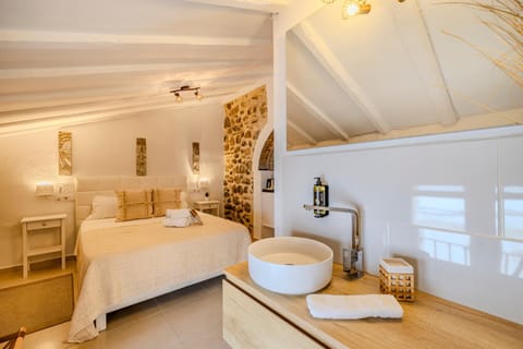 Bed, Bedroom, towels, air conditioner