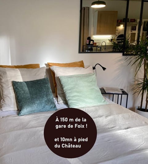 Bed, Kitchen or kitchenette, Bedroom