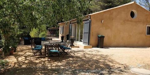 Villa CIGALONS en pleine pinède avec PISCINE Villa in French Riviera