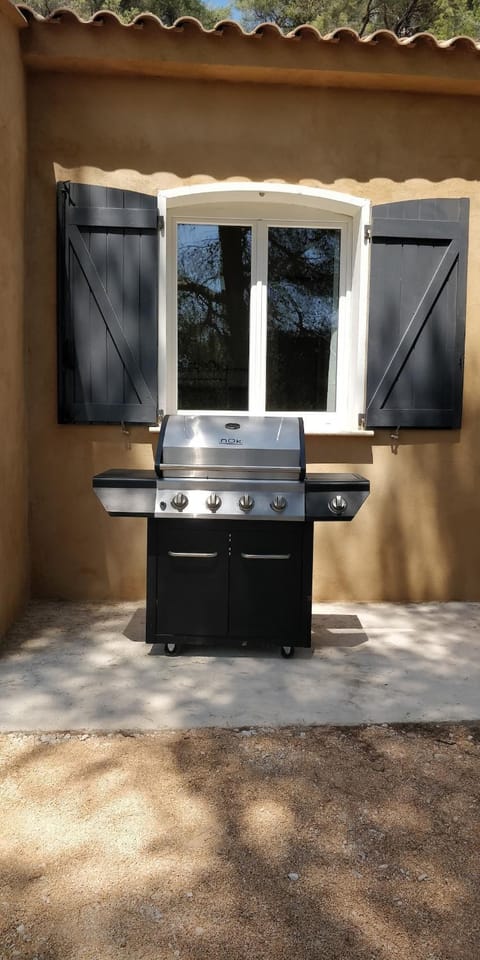 Villa CIGALONS en pleine pinède avec PISCINE Villa in French Riviera