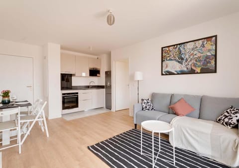 Kitchen or kitchenette, Living room, Seating area, Dining area, minibar, pet friendly