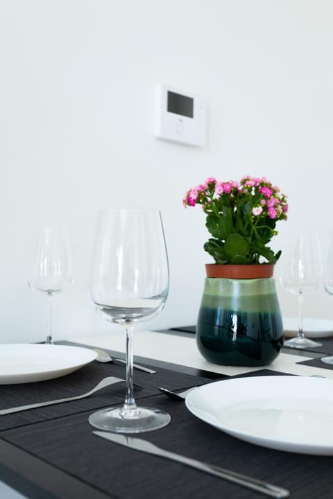 Food and drinks, Dining area, Food