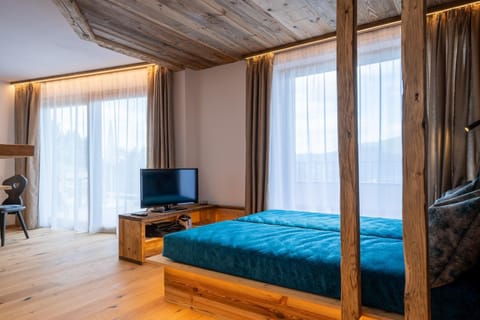 Property building, Living room, Bedroom