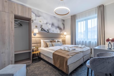 Bed, Photo of the whole room, Seating area, Bedroom, towels, wardrobe