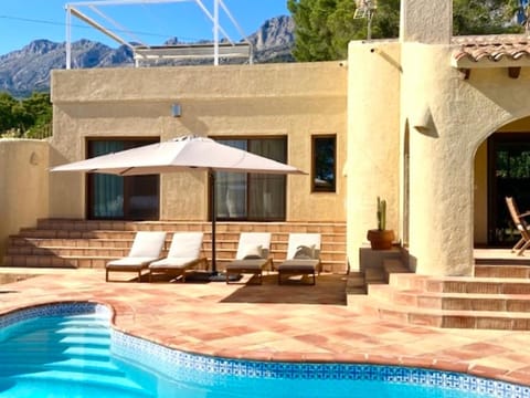 Property building, Patio, Mountain view, Pool view, Swimming pool, sunbed