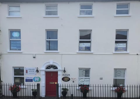 Serenity Apartment in Longford