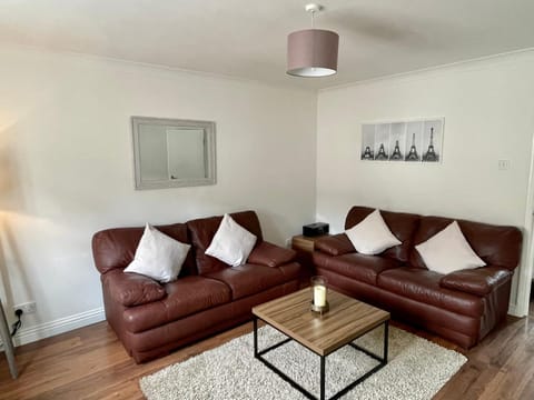 Modern 2 bedroom apartment near Glasgow Airport Apartment in Paisley