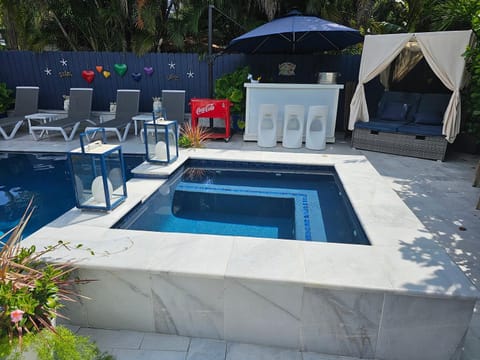 Casa806 Men Only Guest House Apartment in Wilton Manors