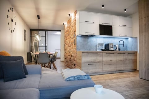 Coffee/tea facilities, Kitchen or kitchenette, Living room, Seating area, Dining area, pet friendly