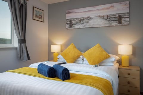 Bedroom, towels