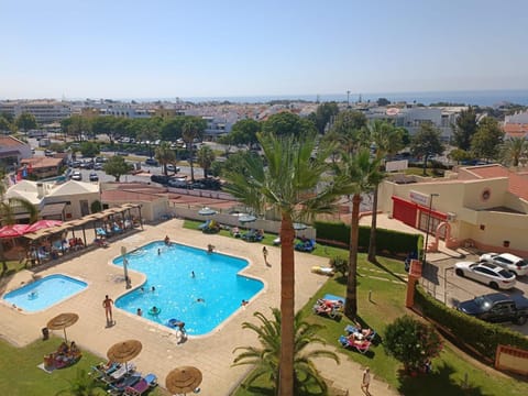 Day, Neighbourhood, Pool view, Street view, Swimming pool, Location