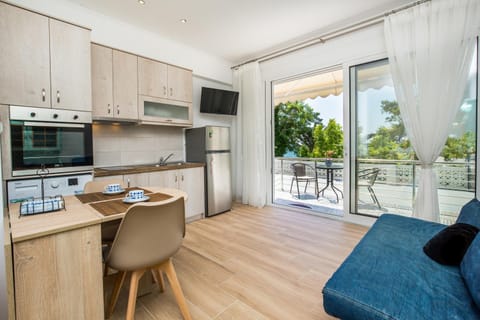 Kitchen or kitchenette, Living room, Dining area