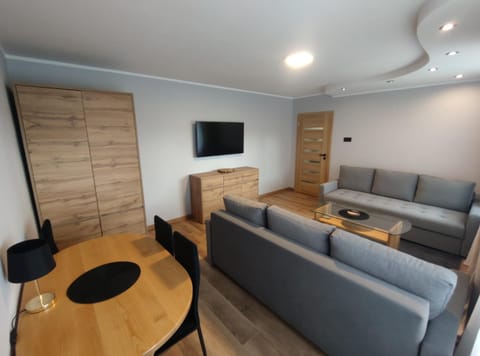 Communal lounge/ TV room, TV and multimedia, Living room, Seating area, Dining area