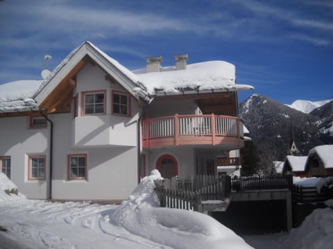 Facade/entrance, Winter, Decorative detail