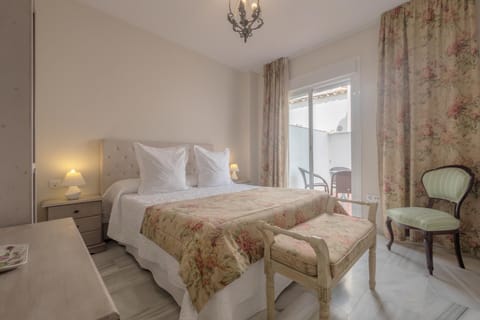 Bed, Balcony/Terrace, Bedroom