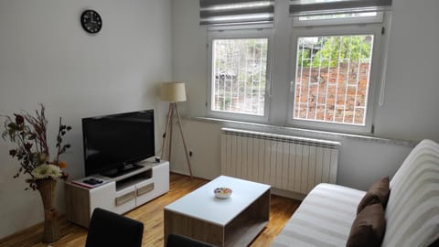 TV and multimedia, Living room, Seating area, internet