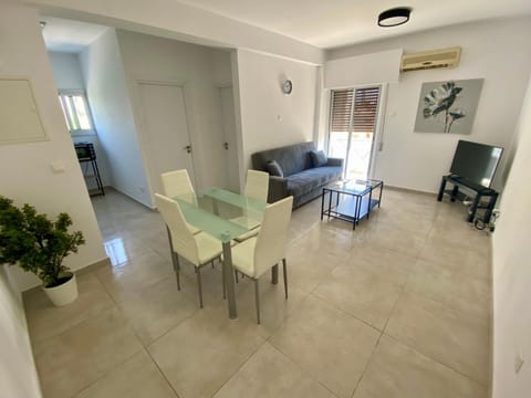 TV and multimedia, Living room, Dining area