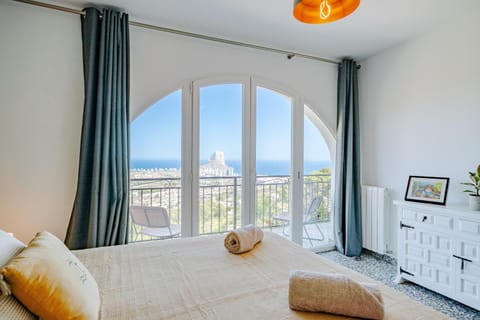Bedroom, City view, Mountain view, Sea view