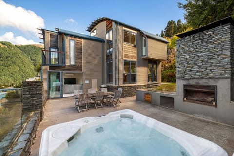 Patio, Hot Tub, Dining area, fireplace