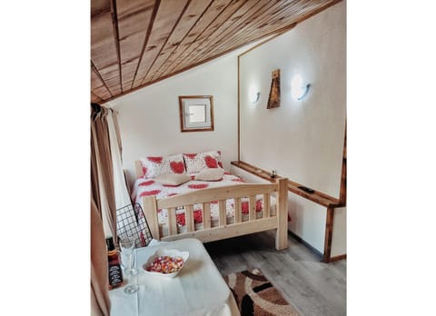 Photo of the whole room, bunk bed